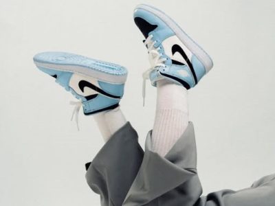 Checking online shoe retailer